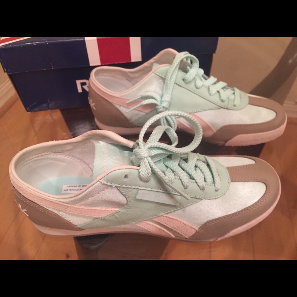 NEW Reebok women shoes 7.5 lime green